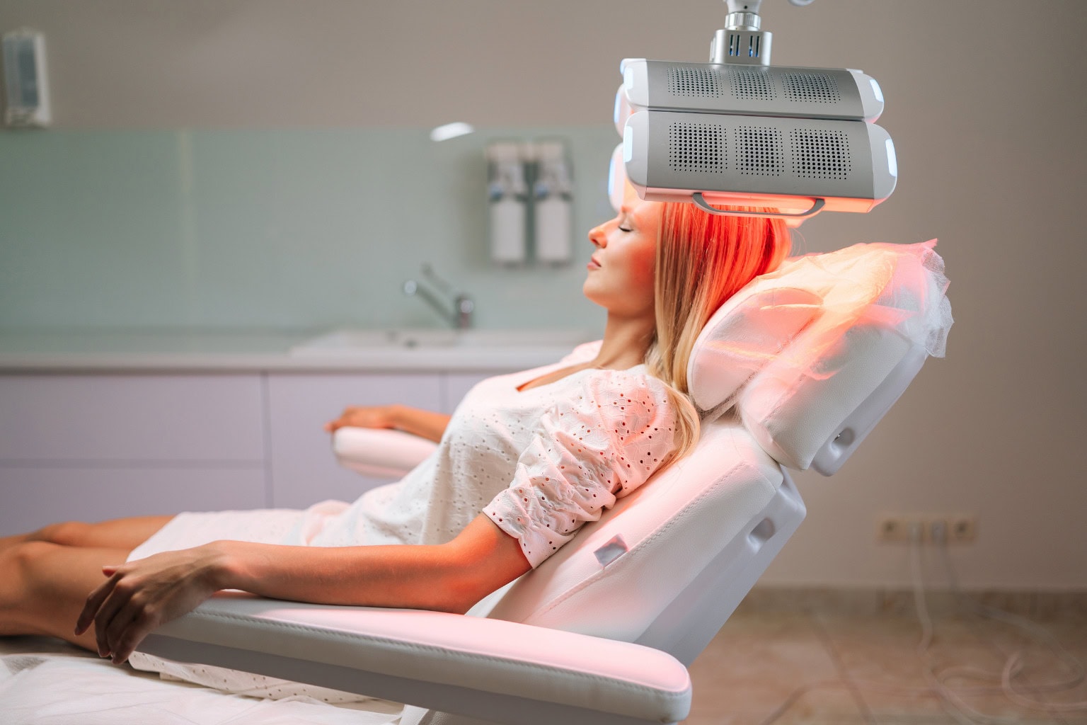 LLLT vs LED Light Therapy, woman getting light therapy done to hair